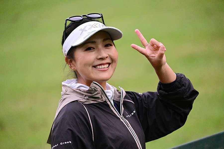 吉田優利、青木瀬令奈らが「ほっと一息」　ラウンド中の即席お茶会に反響「いい感じ」