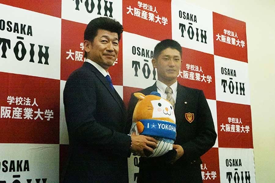 三浦監督うっとり「男前だなぁ」　絶賛されたDeNAドラ1松尾は恐縮「意外とモテない」