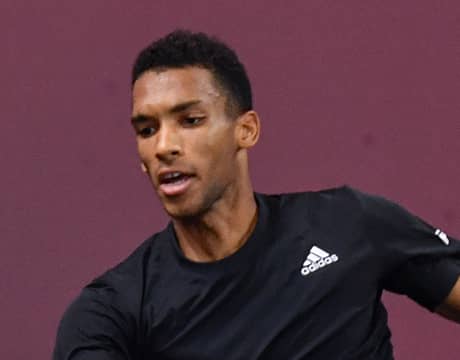 オジェ 激闘制し逆転で4強