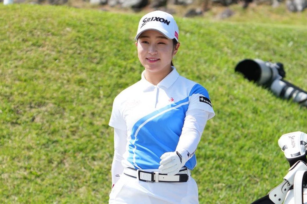 ルーキーの橋添穂が単独首位発進 藤田光里ら2打差2位