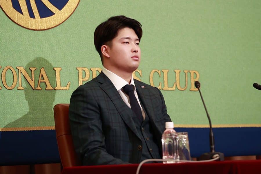 村上宗隆「目標にしていたことが実現できた」　史上最年少3冠王、日本記者クラブで会見