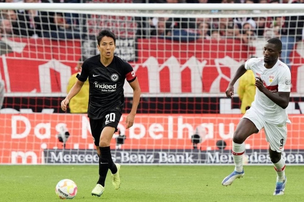 「修学旅行感出てて好き」フランクフルトの”若手選手”の浅草寺観光が話題に! 「長谷部先生引率の修学旅行」