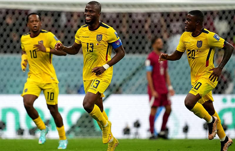 バレンシア2発のエクアドルが開催国カタールに快勝で白星発進《カタールW杯》