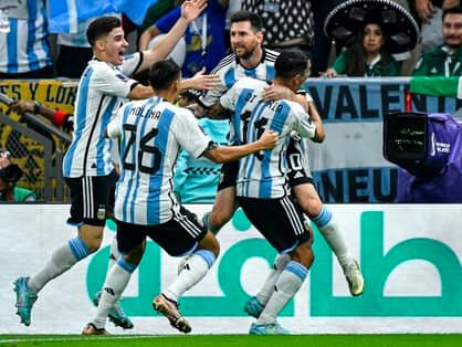 メッシが置かれた代表での新しい立場。その姿はイタリアＷ杯のマラドーナと重なった