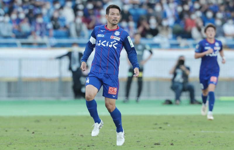 甲府が象徴的存在の山本英臣と契約更新、歴史的優勝の天皇杯では地獄から天国　「プレーする覚悟を決めました！」