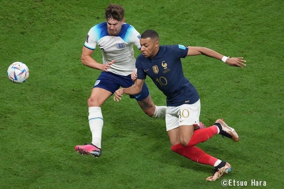 「ただただ感心」準々決勝「イングランド対フランス」戦の素晴らしさと「新時代のサッカー中継」【“計25大会出場”ジャーナリストのカタールW杯現地ルポ】