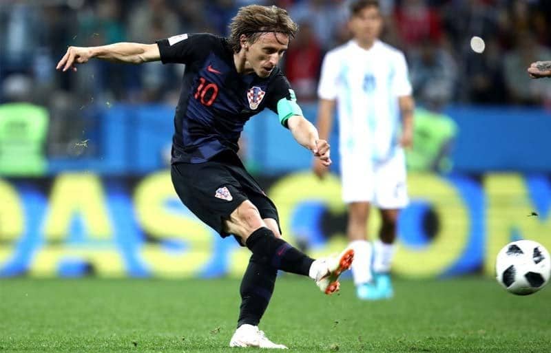 「鮮明に覚えてる」ロシアW杯でアルゼンチンを沈めたクロアチア代表モドリッチのスーパーミドルが脚光「またやってくれ」