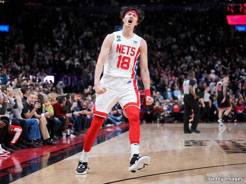 渡邊雄太が古巣ラプターズ戦で17得点！ 土壇場の逆転3ポイントでネッツの3点差勝利に貢献