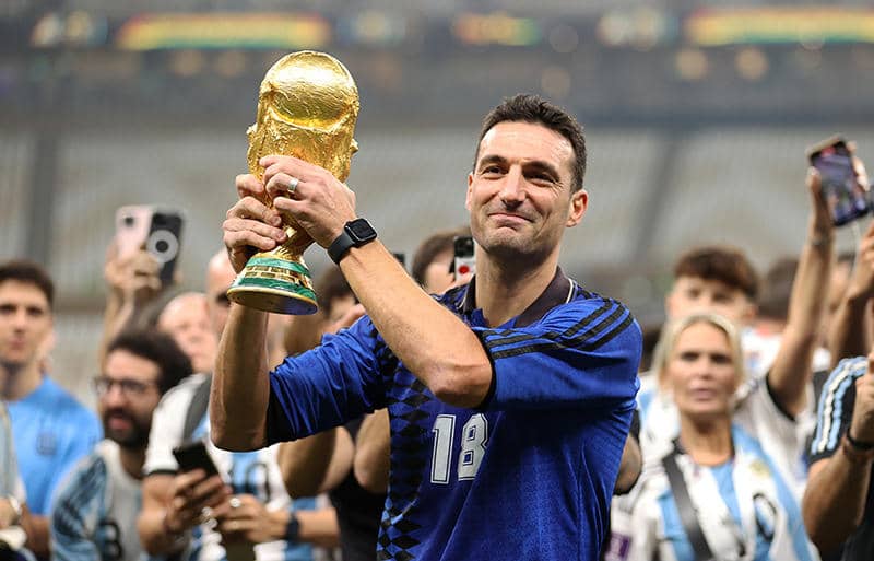 世界覇者スカローニ、アルゼンチン代表監督継続へ！ タピア会長明かす「イエスをもらった」