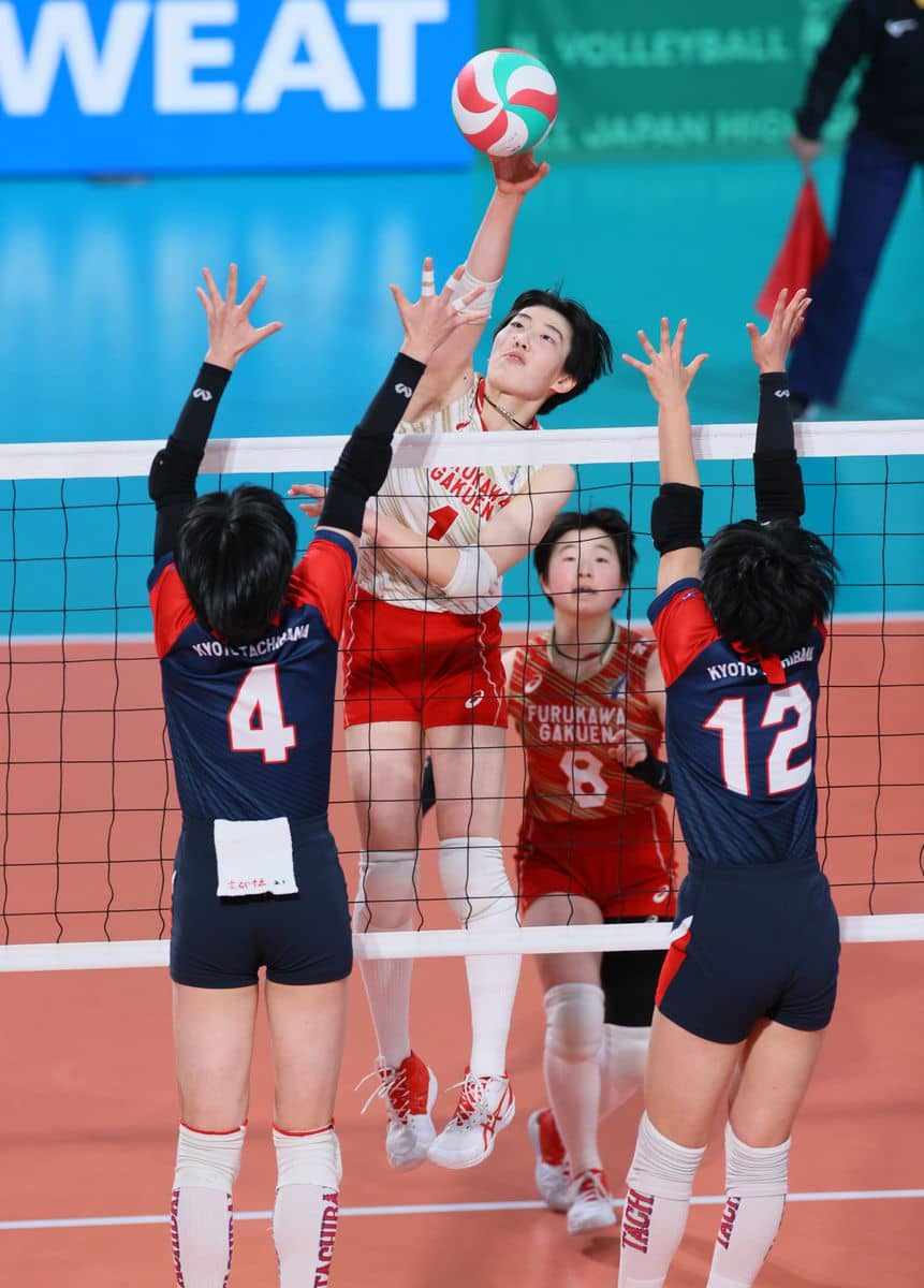 優勝候補の古川学園が初戦突破　副主将の阿部明音「最後なので誰よりも楽しんでやりたい」／春高バレー