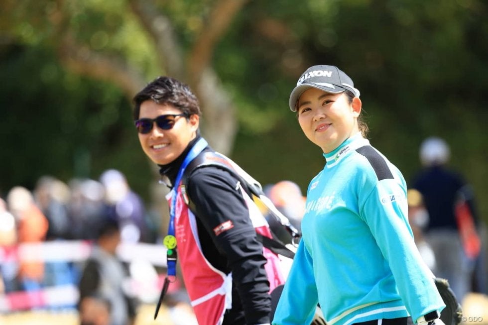浅井咲希がプロキャディと入籍 黄金世代優勝者で初