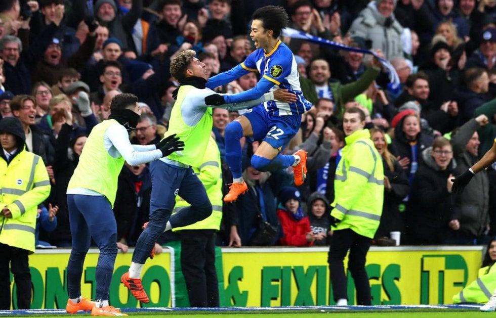 「三笘半端ないて！」「エグっ！」三笘薫がリバプール撃破のスーパーゴール！後半ATの美技にスタジアムが揺れる「これはやばい」「叫んでしまった」