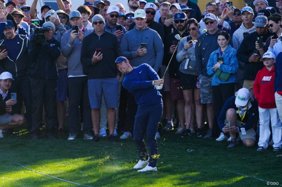 “今日イチ”のスイングで20ydオーバー 世界1位マキロイもトリッキーな風に苦戦