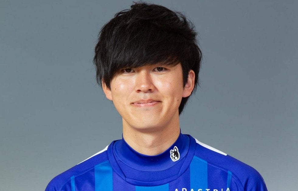 水戸MF新里涼が元AKB48メンバーの福岡放送・小林茉里奈アナと入籍を発表「どんな時も支え続けてくれた」