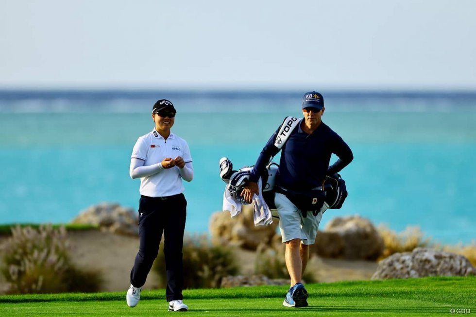 強風のサウジも「楽しんで」 笹生優花が新キャディと2戦目