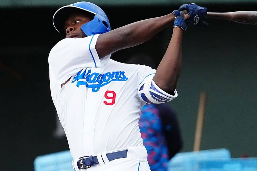 打球速すぎ…“衝撃弾”が「弾丸やん」　立浪監督ニヤリ、ムキムキ助っ人は「怪物」