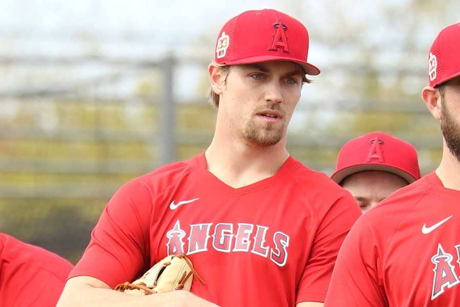 【MLB】バット真っ二つ、打者唖然　170キロ右腕の超剛球にファン驚愕「スピード違反！」