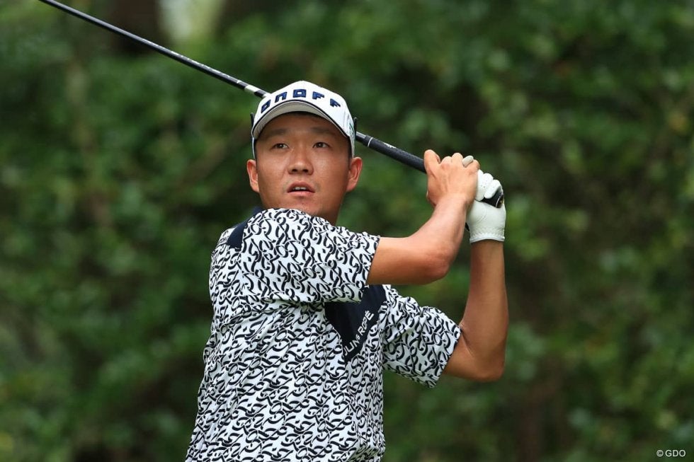 浅地洋佑が13位発進 首位と2打差に12人