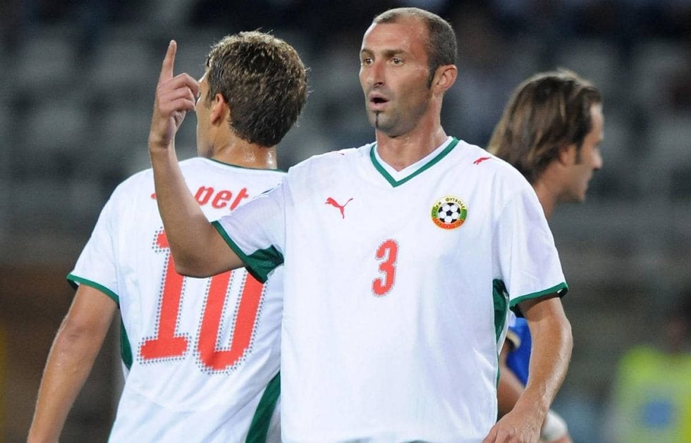 学ランにスーツ!千葉、広島などでプレーしたストヤノフ氏、息子の中学卒業祝しツーショット公開 サッカー スポーツブル (スポブル)