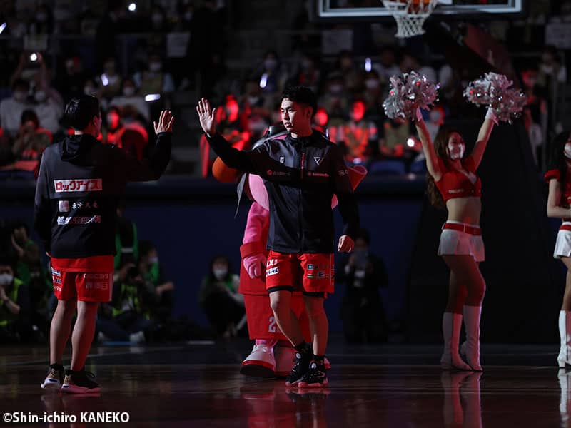 “緊張しない男”小川麻斗、いきなりの大役も「粘り強く守れた」…天皇杯優勝は「本当に貴重な経験」