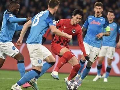 鎌田大地の移籍先にもオススメ 攻撃的サッカーのナポリがフランクフルトに完勝でCL８強へ