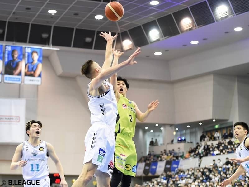 終盤の攻防を制した島根が京都に辛勝…ビュフォードや安藤が活躍して15連勝を飾る