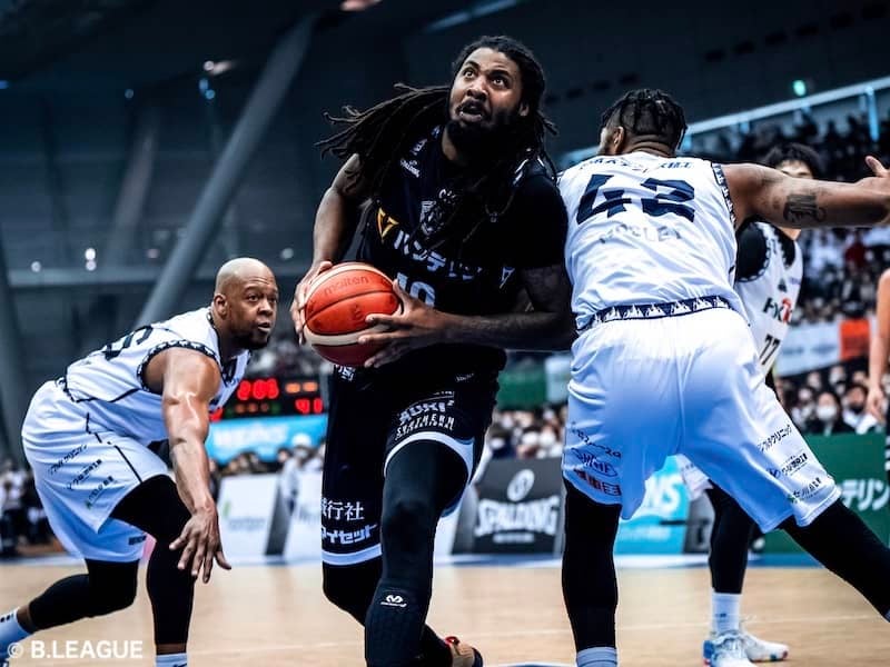 躍進を担うチャールズ・ジャクソン…“日本大好き”ビッグマンが横浜BCの弱点を武器に