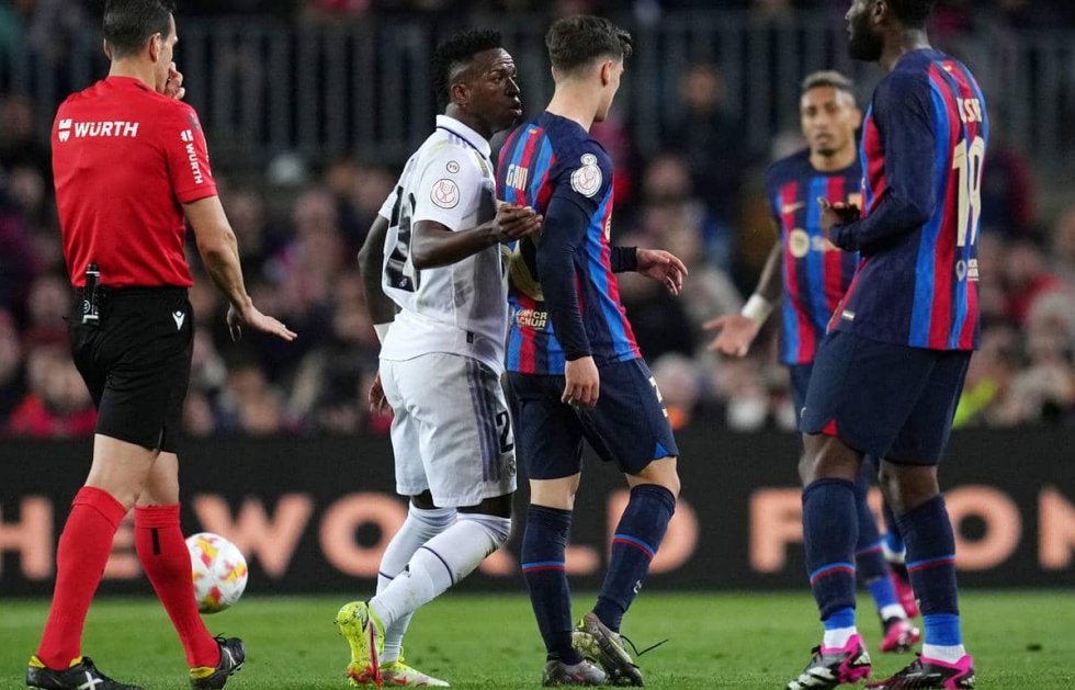 「最も気性の荒い2人」ガビvsヴィニシウスのバチバチなバトルに現地紙も注目「火花が散った」「クラシコの決闘」