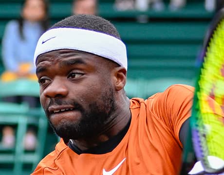 ティアフォー 1日2試合制し4強