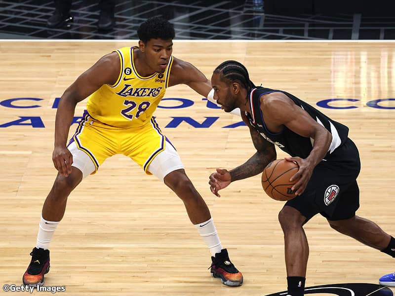 プレーオフ進出を狙うレイカーズ…エースのレブロンは八村塁を「優れた競争者」と絶賛