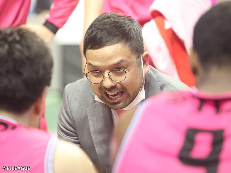 昨夏より家庭の事情で離脱していた秋田の前田顕蔵HC…4月19日の仙台戦から指揮官に復帰