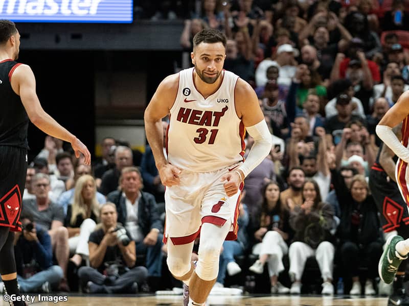 試合終盤でブルズを突き放したヒートが第8シードを勝ち取る…ストゥルースが高確率で3Pを炸裂