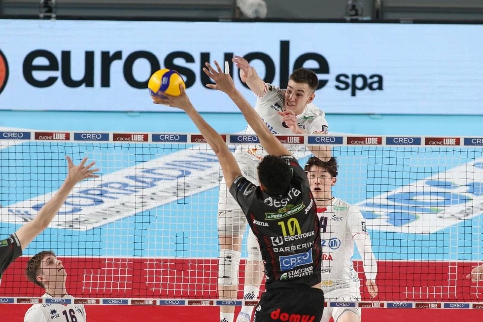 初の決勝進出なるか。石川祐希のミラノの快進撃を後押しする“地の利”