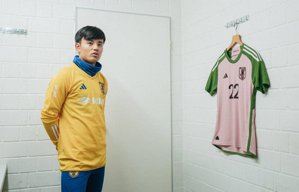 傑作だ」「ただただ美しい！」海外の著名刺繍家が日本代表の桜餅ウエア