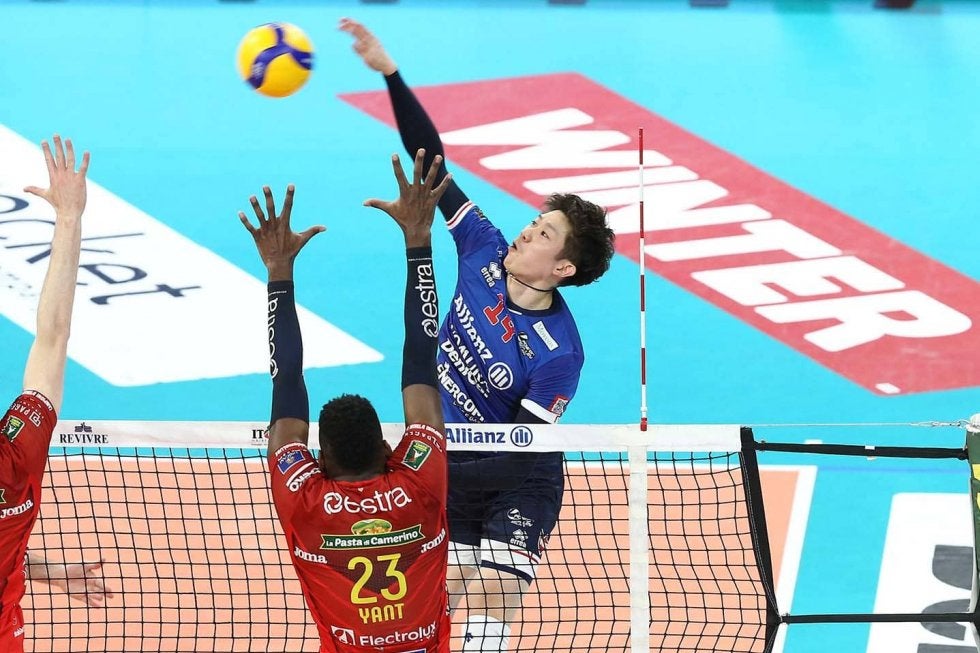 石川祐希4連続エースもミラノは逆転負け。プレーオフ準決勝は最終第5戦に突入へ【詳報】