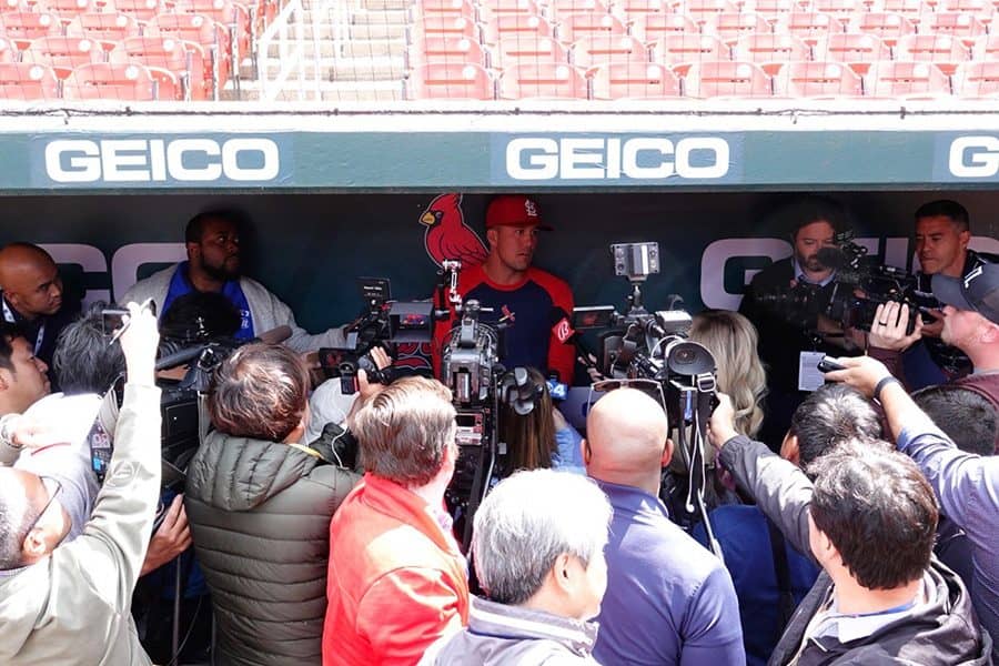 【MLB】ヌートバーに報道陣殺到で米仰天「日本で人気」　50人に囲まれ「オオタニについて語る」