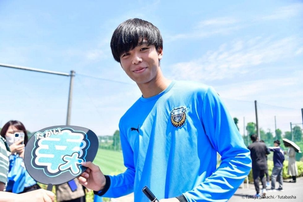 川崎が3年ぶりにファンサービス再会！ 選手のサイン＆写真求めて長蛇の列…GK早坂勇希「俺、数年前はこっち側に並んでたんです」と感慨深げ。U20W杯選出の高井幸大も早速参加