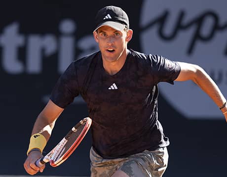 ティーム 母国CHで初戦突破