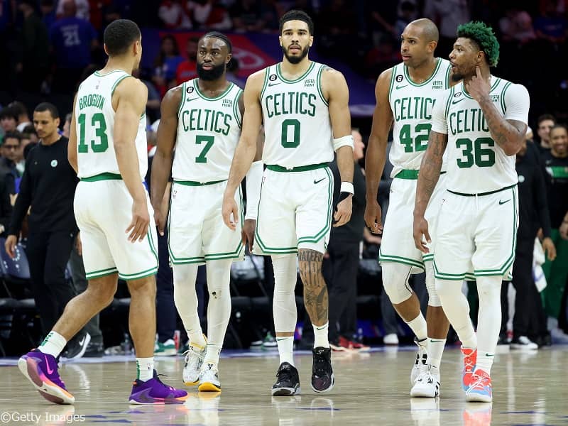 カンファレンス決勝の2カードが決定…“バブル開催”となった3年前と同じ顔触れに