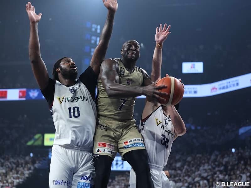 勝負所で地力を発揮した琉球が2年連続のファイナル進出…河村勇輝が先発復帰も横浜BCは惜敗