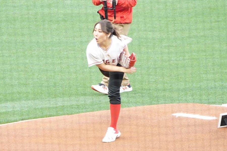 【MLB】ノムさん孫がエンゼルス戦で始球式　胸元にはヤクルトピン「おじいちゃんも喜ぶ」