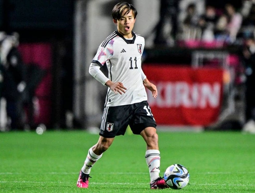 「陽キャすぎるw」久保建英がまさかの「ピコ太郎ダンス」披露でチームメイトの爆笑誘う映像が大反響！ 元スペイン代表MFシルバも大爆笑でのノリノリ姿見せた