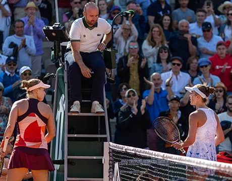 握手拒否に「立場がある」