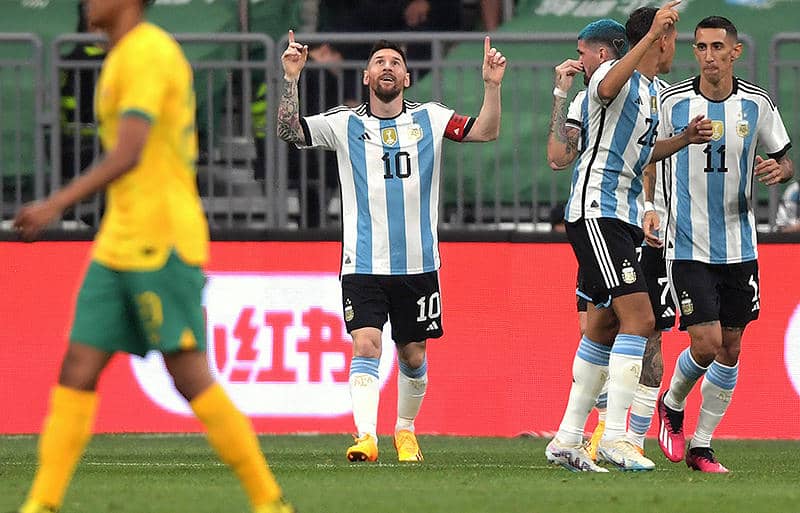 超希少！サッカーワールドカップでドイツ・スペインに勝利したスタジアムの思い出の品 7発大勝利のスペインは崖っぷちドイツとどう戦う？ ルイス