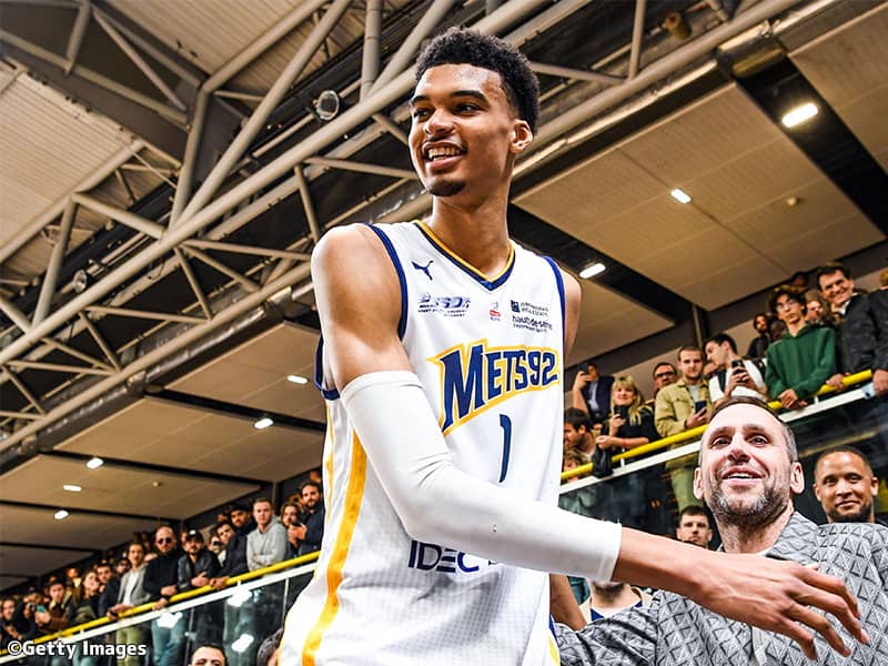 ドラフト1位最有力候補のビクター・ウェンバンヤマ…リーグ入りを前にナイキと正式契約を締結