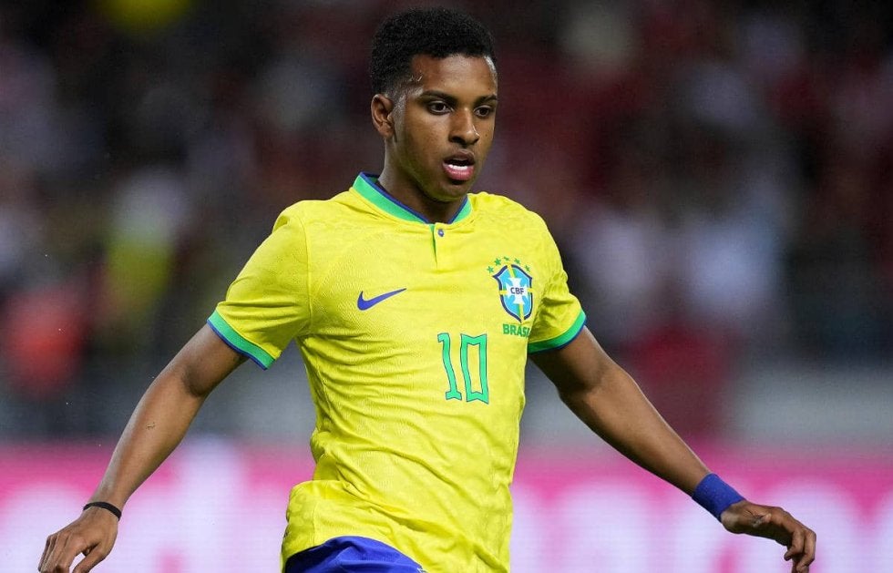 ブラジル代表FWロドリゴも過密日程にお疲れ？試合中のベンチであくび