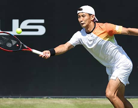 島袋将、膝違和感で途中棄権