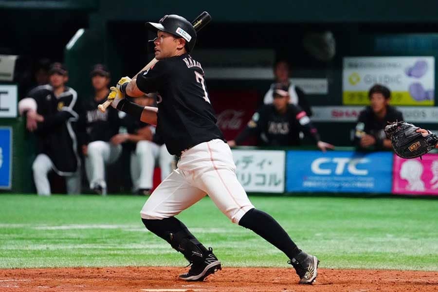 “穴”をふさいで16年目の大復活　鷹の巧打者を9年ぶりタイトルに導く「大転換」