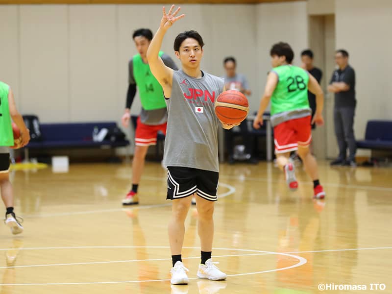 日本代表が2カ月後のワールドカップに向けて15名で始動…河村勇輝「ワクワクしています」