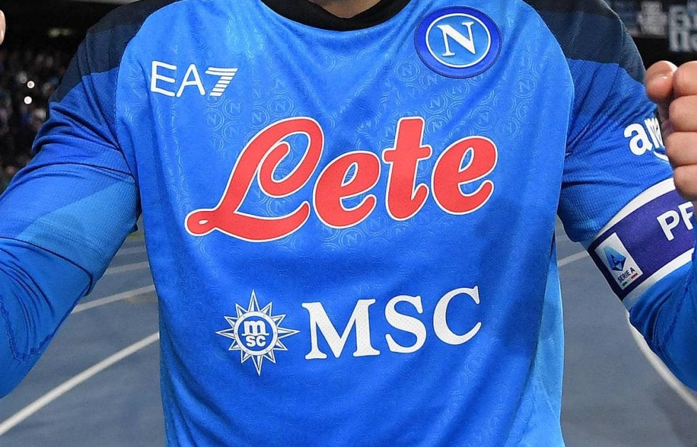 Emporio Armani EA7 アルマーニ ナポリ サッカー ユニフォーム アルマーニはずるい」「かっこよすぎる」ナポリが『EA7』の新